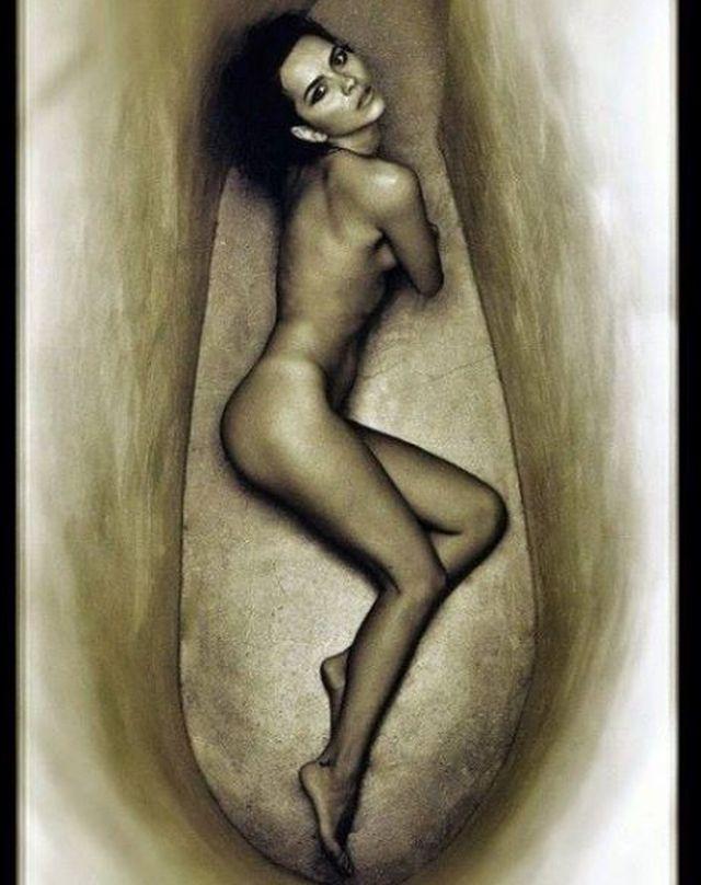 Topul vedetelor care se dezbracă pe site-urile de socializare