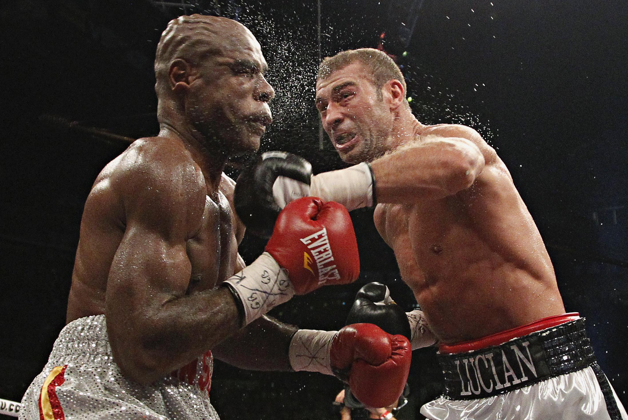 Lucian Bute pregăteşte meciul cu Pascal &icirc;ntr-un mall din Canada