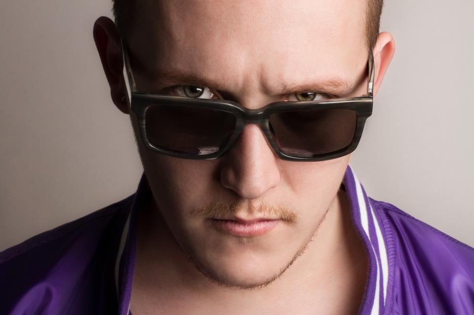 C&acirc;ntăreţul What's up şi-ar fi snopit &icirc;n bătaie iubita!