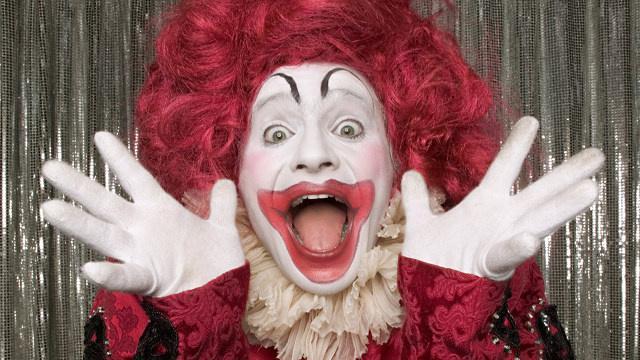 VIDEO CU IMPACT EMOȚIONAL | Un clovn de groază! Și-a incendiat asistentul, la o petrecere de copii!