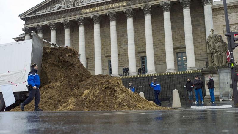 Vineee poliția! Și... șterge mizeriaaa! (VIDEO)