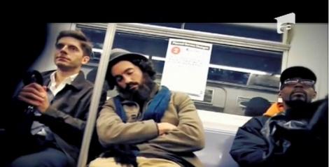 FUNNY: Somnul în mijloacele de transport în comun