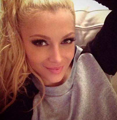 Lora are nevoie de părerea ta. Ce &icirc;i recomanzi?