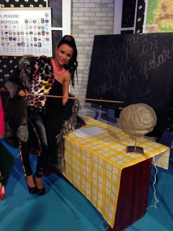 Daniela Crudu, o profesoară sexy. Ce lecții ai vrea să-ți dea?