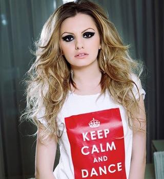 Alexandra Stan a renunțat la blondul ce a consacrat-o! Artista și-a surprins fanii cu un nou look