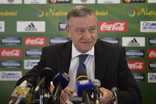 Mircea Sandu &icirc;i face reclamă lui Gică Popescu