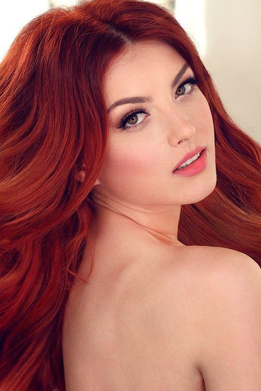 Fericire mare &icirc;n familia Elenei Gheorghe! Artista va fi mătuşă