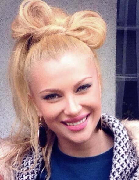 Lora &icirc;şi &icirc;ncarcă fanii cu energie pozitivă