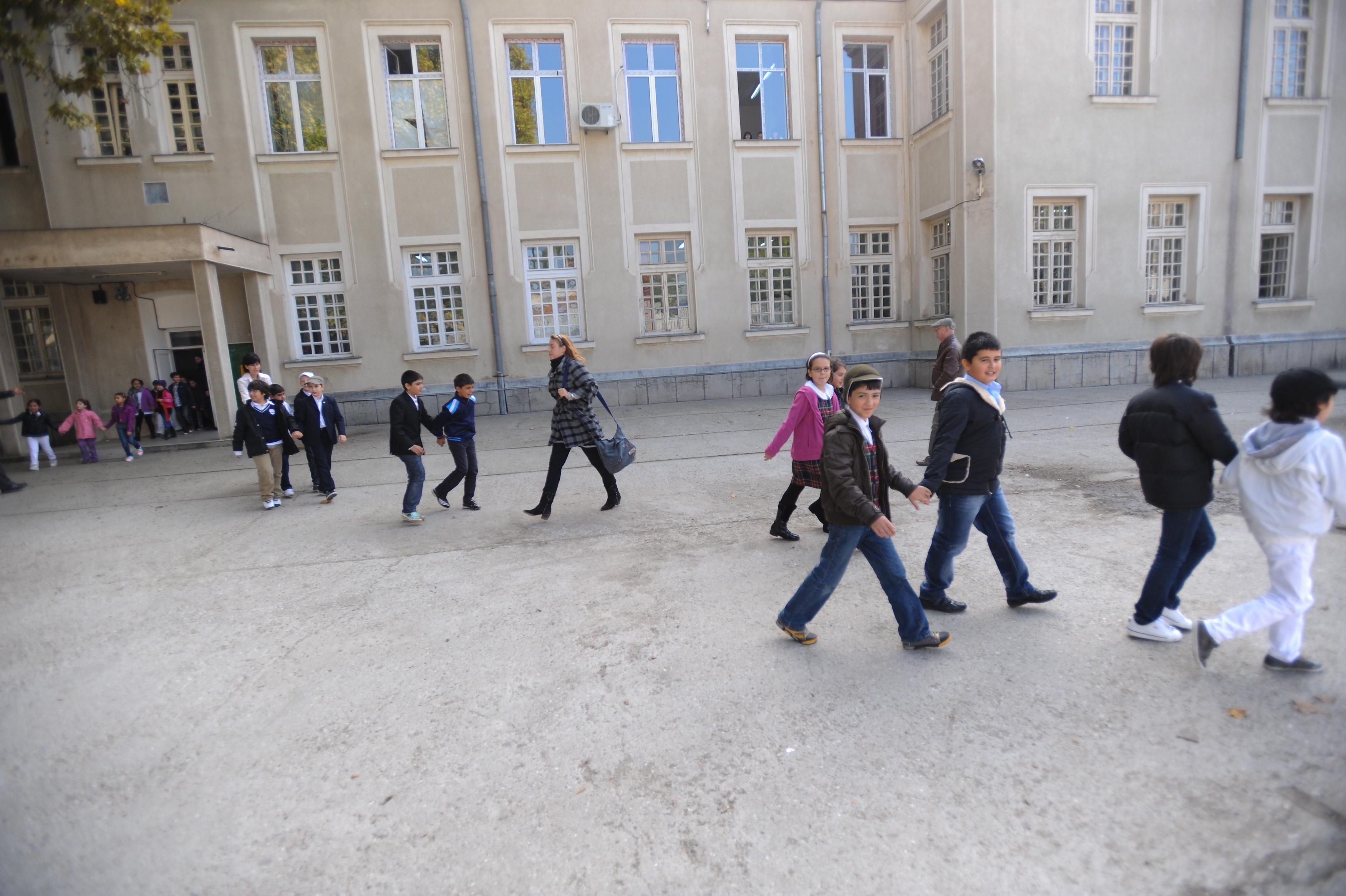 Decizia extremă a inspectoratelor școlare: dascălii nu mai pun m&acirc;na pe bani!