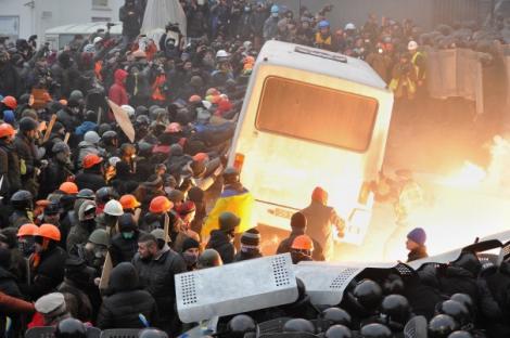 Capitala Ucrainei, un câmp de luptă! Violențele din Kiev continuă!