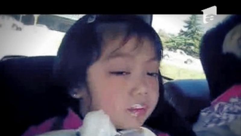 VIRAL! Cum adoarme o fetiță în timp ce mănâncă înghețată