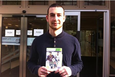 Un englez sughiţă &icirc;ncontinuu de două luni! De 1.500 de ori pe zi