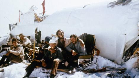 REMEMBER 1972: Povestea unui medic care a supraviețuit peste 70 de zile, în zăpadă, după un accident aviatic! Și-a mâncat colegii!!!