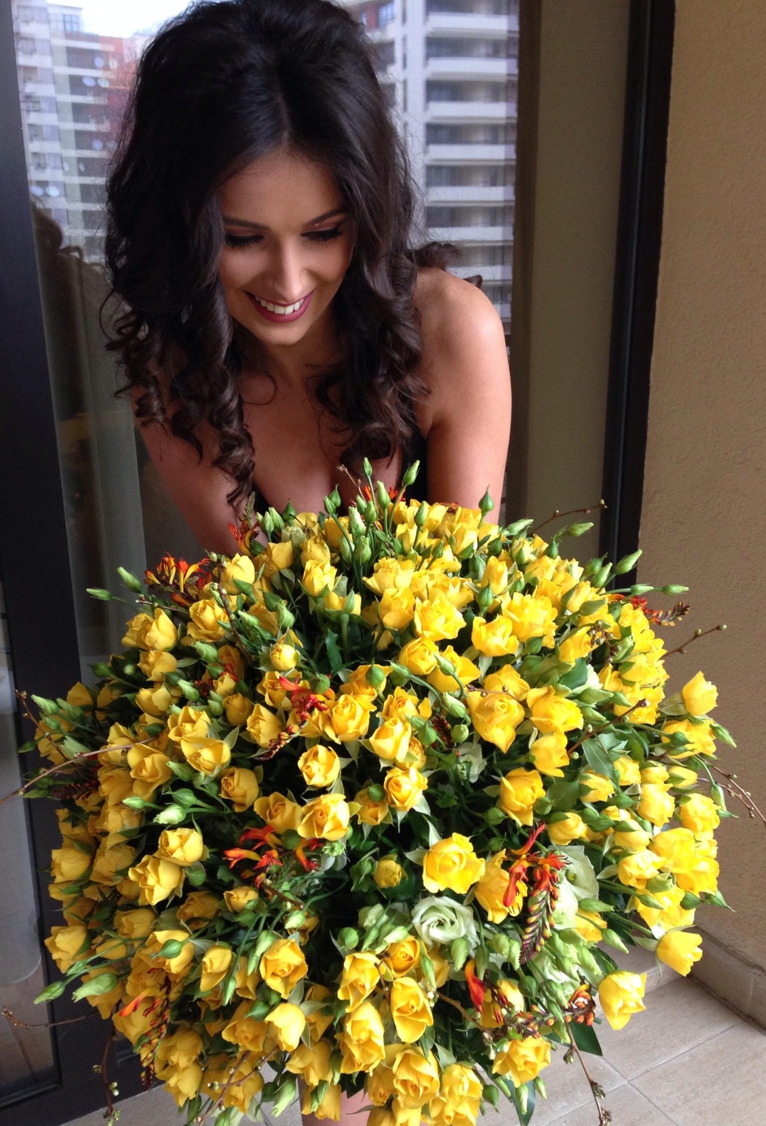 Olivia Păunescu,  surpriză  la miezul nopţii