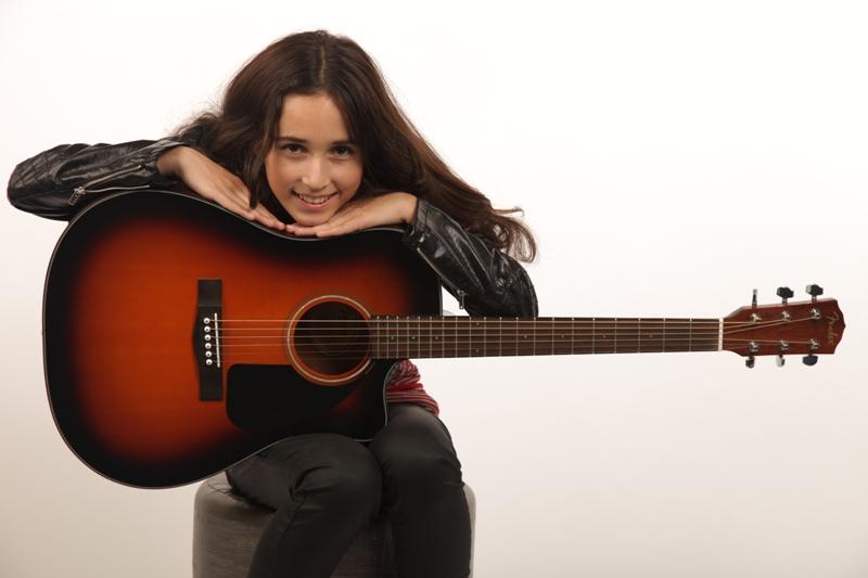 O rom&acirc;ncă a dobor&acirc;t două recorduri mondiale şi este vocea a mai multor personaje Disney!