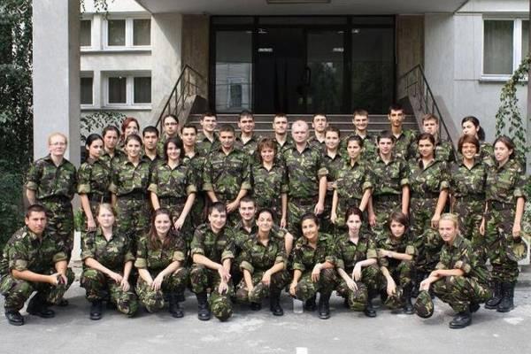 Aura Ion va fi purtată pe umeri de regimentul regal