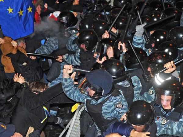 S-au liniştit spiritele! La Kiev, Puterea şi Opoziţia au dat-o la pace