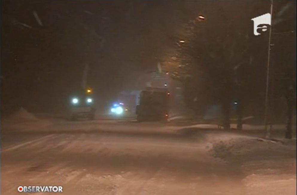 50 de salvatori şi-au petrecut noaptea pe un c&acirc;mp din Brăila