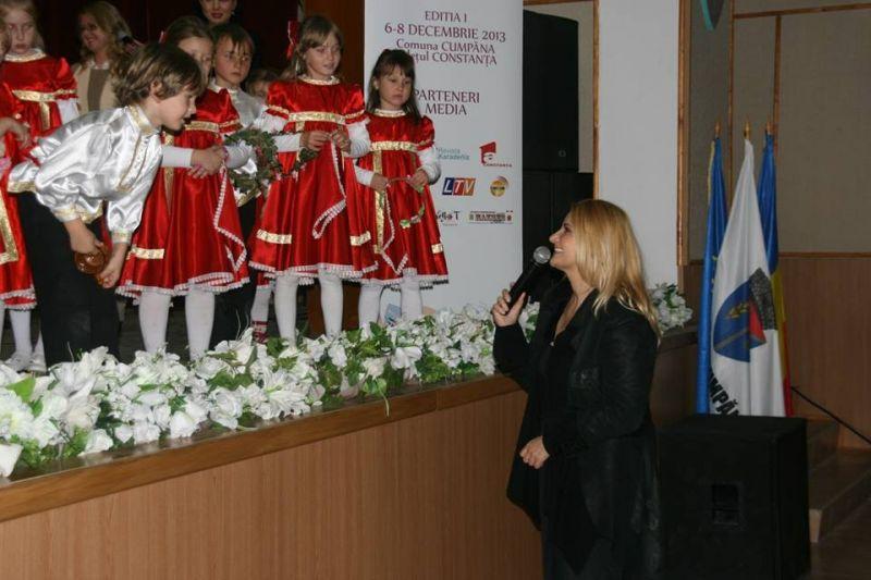 O c&acirc;ntăreaţă CELEBRĂ s-a făcut profesoară! Despre cine să fie vorba?