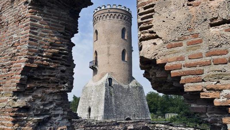 Imagini inedite cu Turnul Chindiei din Târgovişte (GALERIE FOTO)