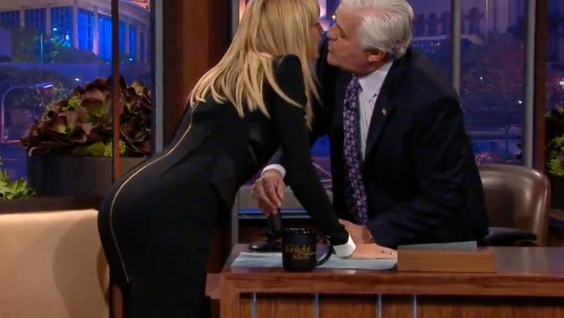 Heidi Klum se dă la bătrânei! Modelul se sărută pasional cu un celebru prezentator de televiziune din SUA