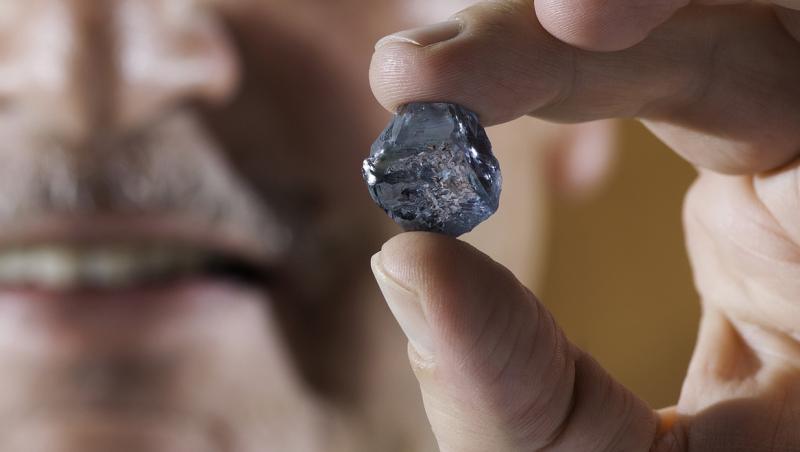 FOTO! Diamantul albastru, piatra extrem de rară, de milioane de euro