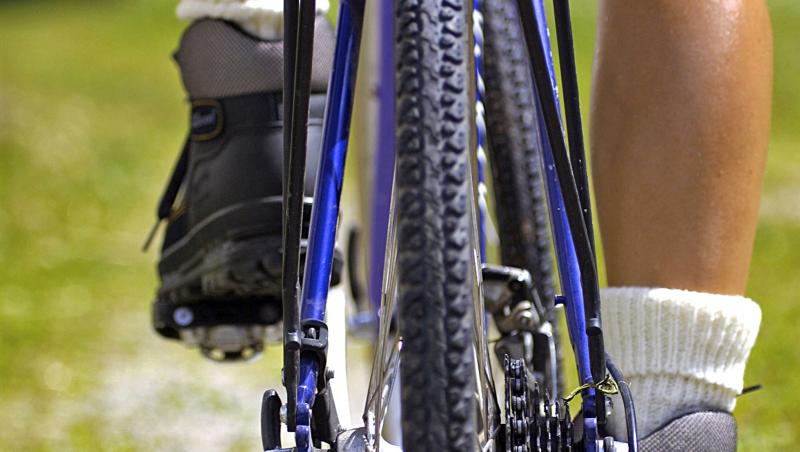 VIDEO! A făcut pe şmecherul şi a luat o căzătură ca-n filme