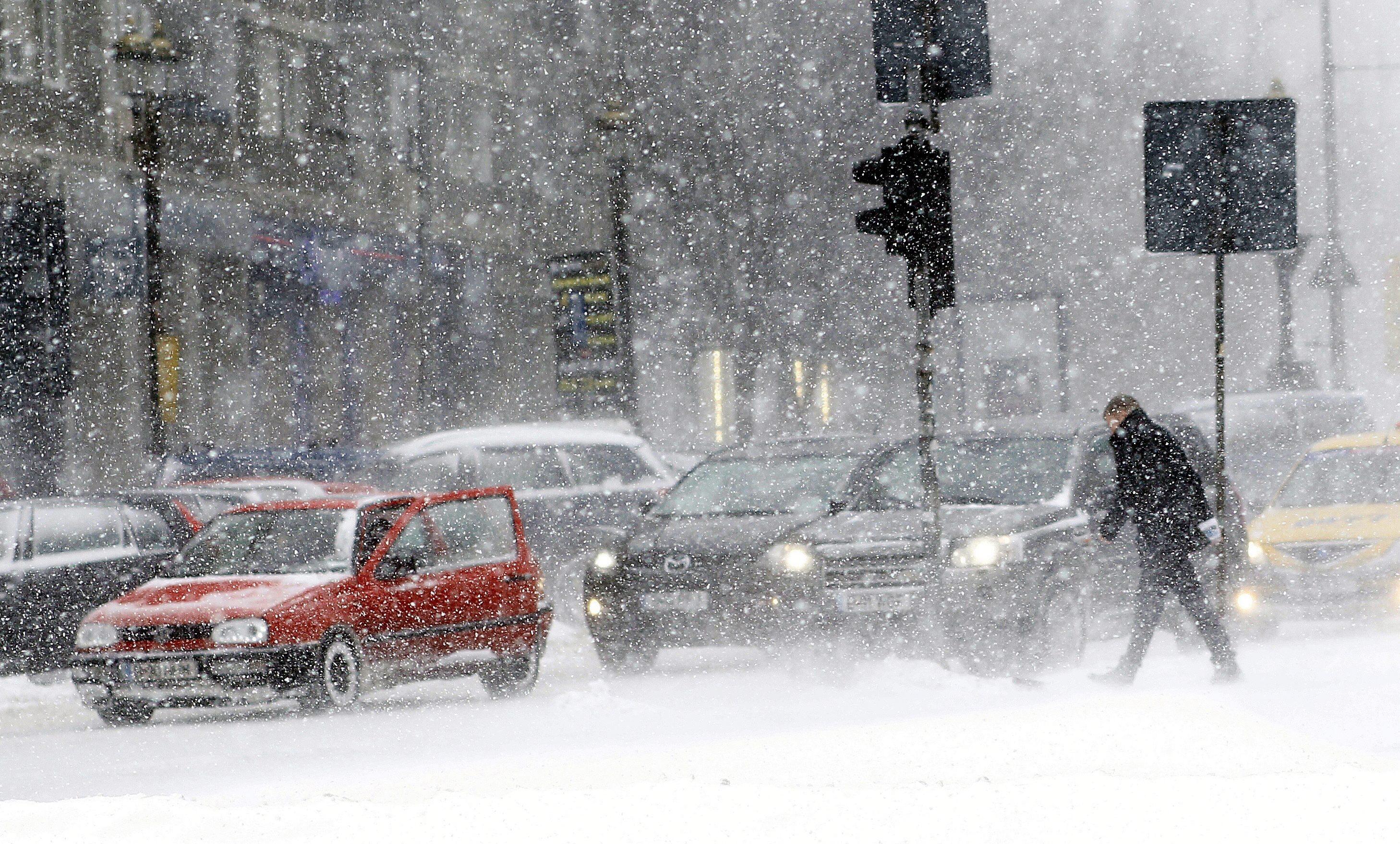 UPDATE! Vezi AICI ce drumuri sunt &icirc;nchise. Şi pe unde se poate circula