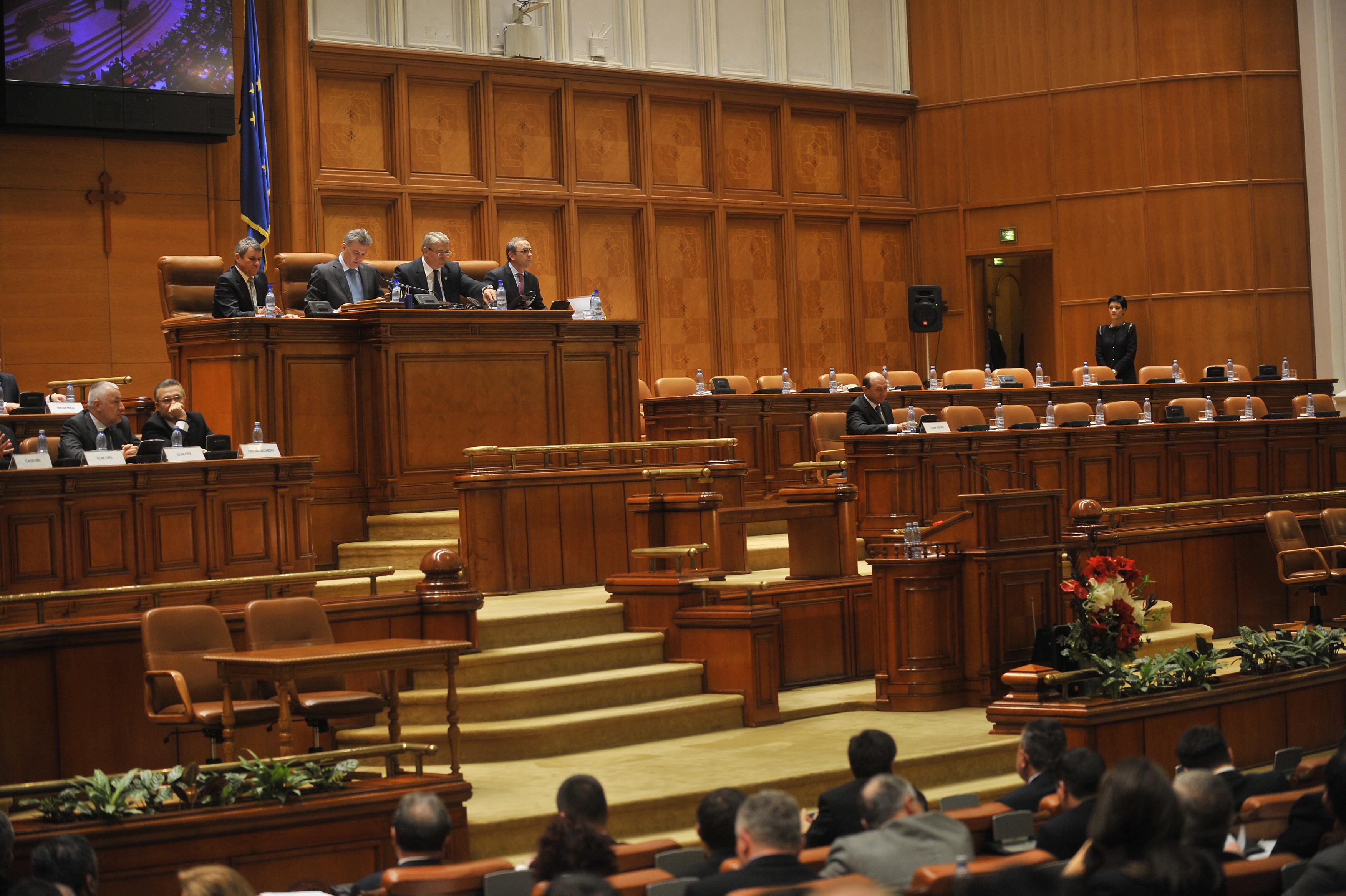 Iar n-avem politicieni la muncă!