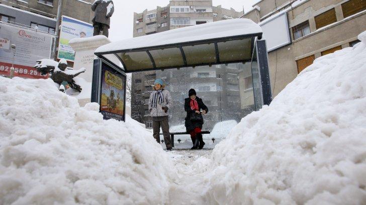 Școlile și grădinițele ram&acirc;n &icirc;nchise și joi!