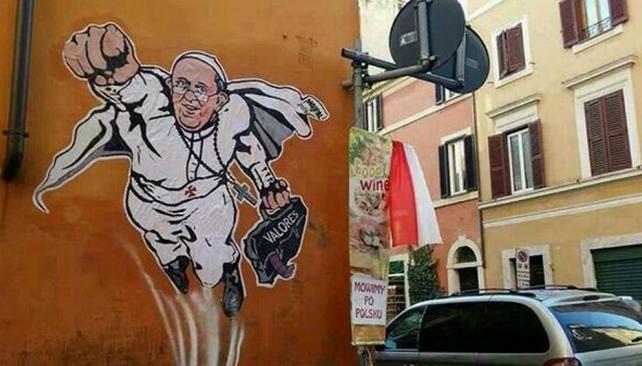 E o pasăre? Un avion? Nu, este Papa! Superpapa!