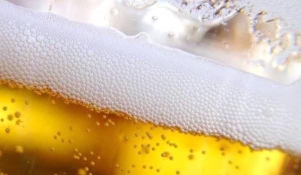 Experiment: Bere rece turnată &icirc;ntr-o tigaie &icirc;ncinsă!