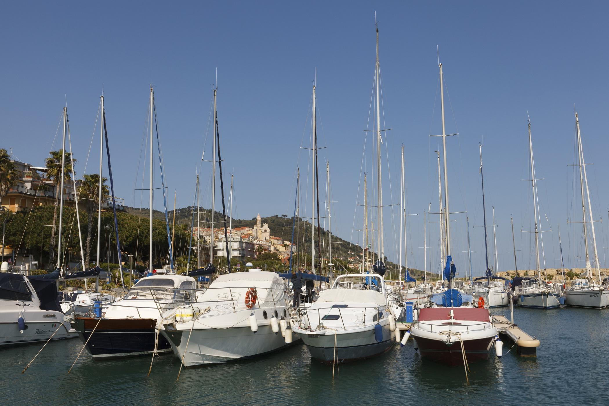 Flăcările nu iartă luxul: Trei iahturi s-au prefăcut &icirc;n scrum