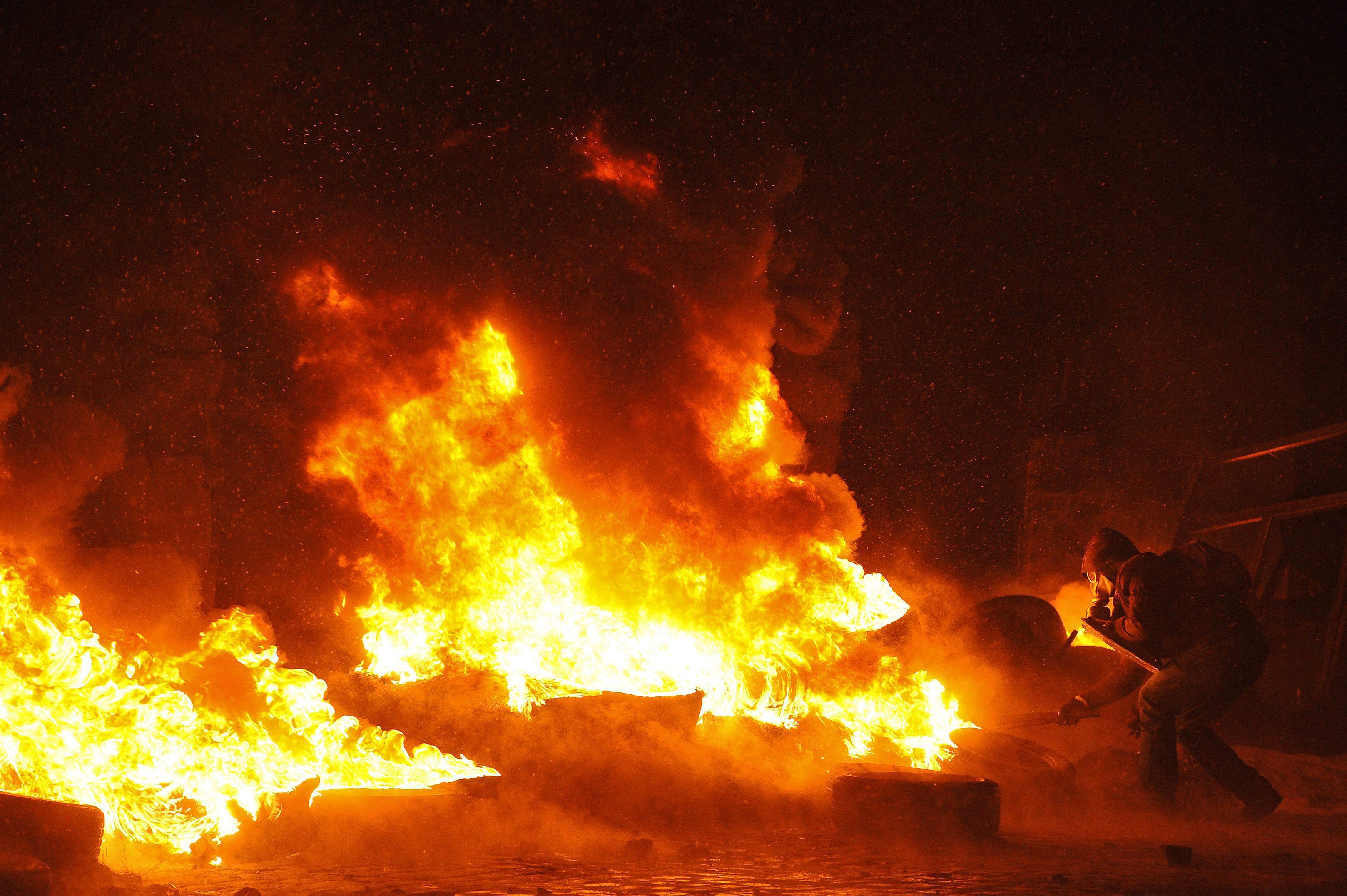 O şcoală din judeţul Bacău a fost mistuită de flăcări