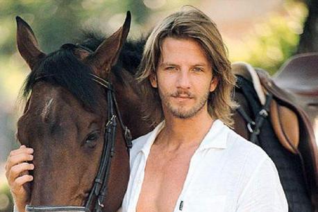 &Icirc;ți mai amintești de Ivo din &ldquo;&Icirc;nger sălbatic&rdquo;? Iată cum arată acum cel pe care &icirc;l sorbeai din priviri &icirc;n 1999!