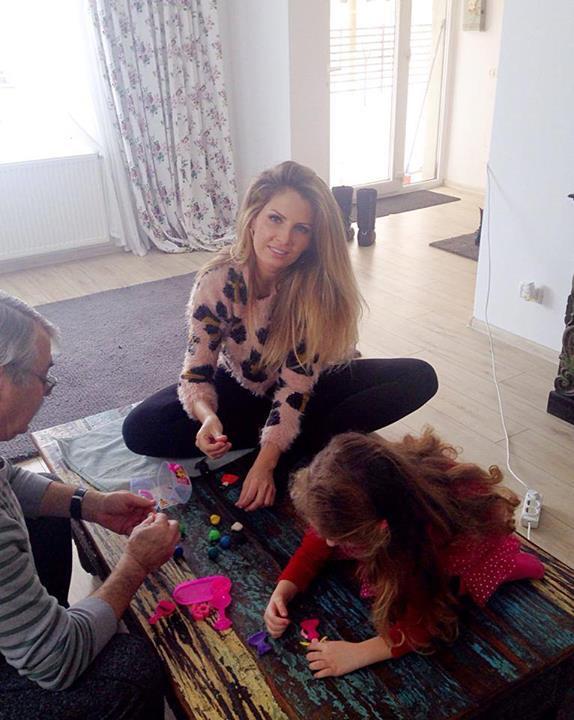 Andreea Bănică &icirc;ncă se mai joacă. Cu plastilină