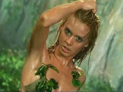 Prezenţa sexy &icirc;n anul 2000, făcea furori cu piesa "Amor Amor". &Icirc;ţi aminteşti de Cristiana Raduţă? Aşa arată astăzi!