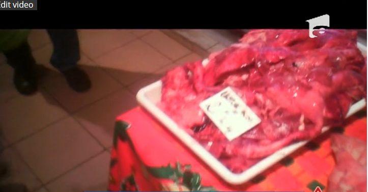 CAMERA ASCUNSĂ. Carne ALTERATĂ la preţ redus