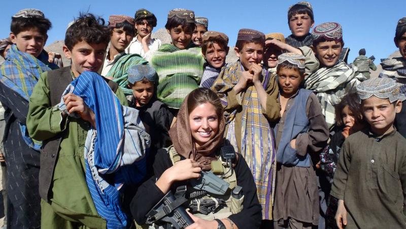 GALERIE FOTO: Războiul din Afganistan: Ieri, majoretă, azi, locotenent în Trupele Speciale