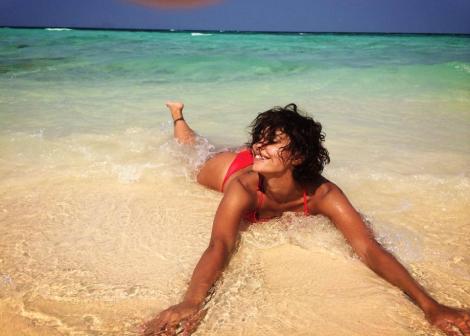 Andreea Popescu, trup bronzat pe plaje exotice: Bruneta a făcut o demonstraţie de dans la "Star Matinal"
