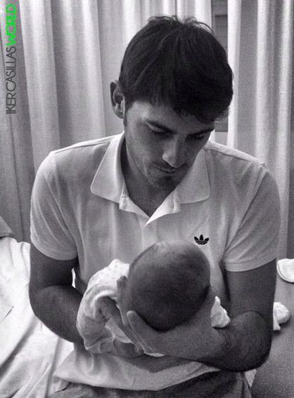 Iker Casillas - prima fotografie cu bebelusul Martin