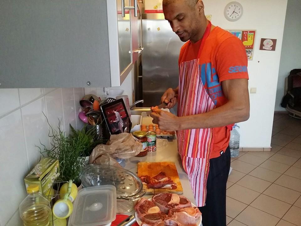 L-ai văzut &icirc;n toate ipostazele, dar la asta nu te aşteptai! Mike Diamondz, un Top Chef adevărat