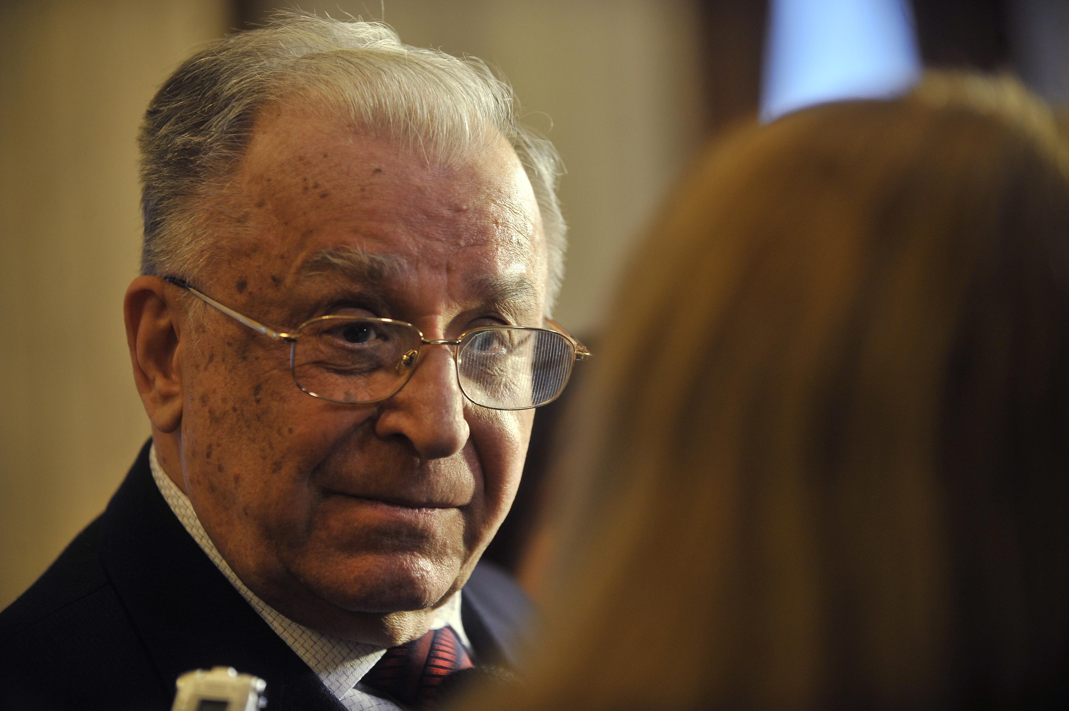 Ion Iliescu, aniversare cu tradiţie, alături de colegii de partid