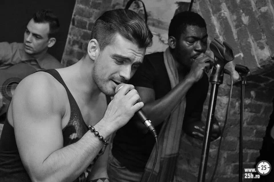 Bogdan Vlădău are fani de nădejde: Artistul le mulţumeşte oltenilor