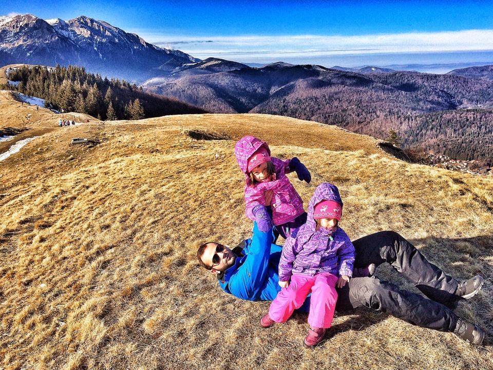 Gemenele lui Morar ne-au dat o lecţie! Pe cine mai interesează că Bianca divorţează? Iată cu ce l-au aşteptat micuţele pe moderator, de ziua lui