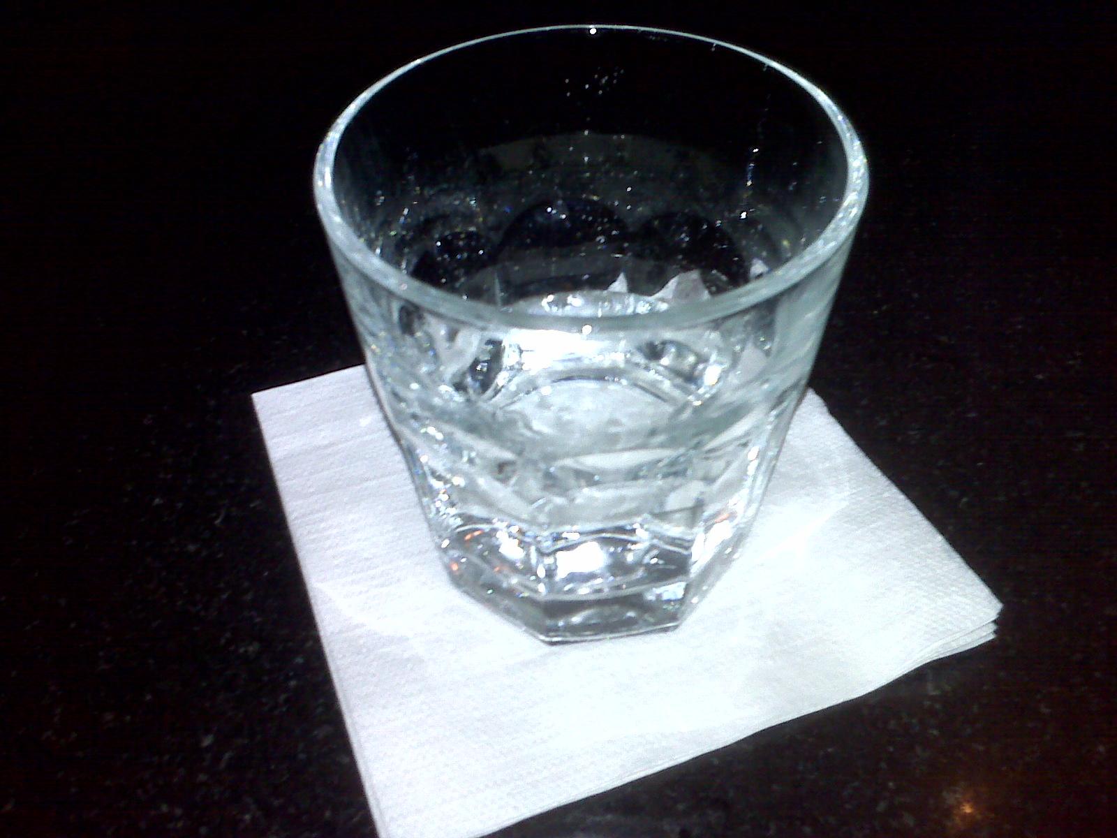 Culmea beției! Să suni la 112 și să ceri VOTCĂ