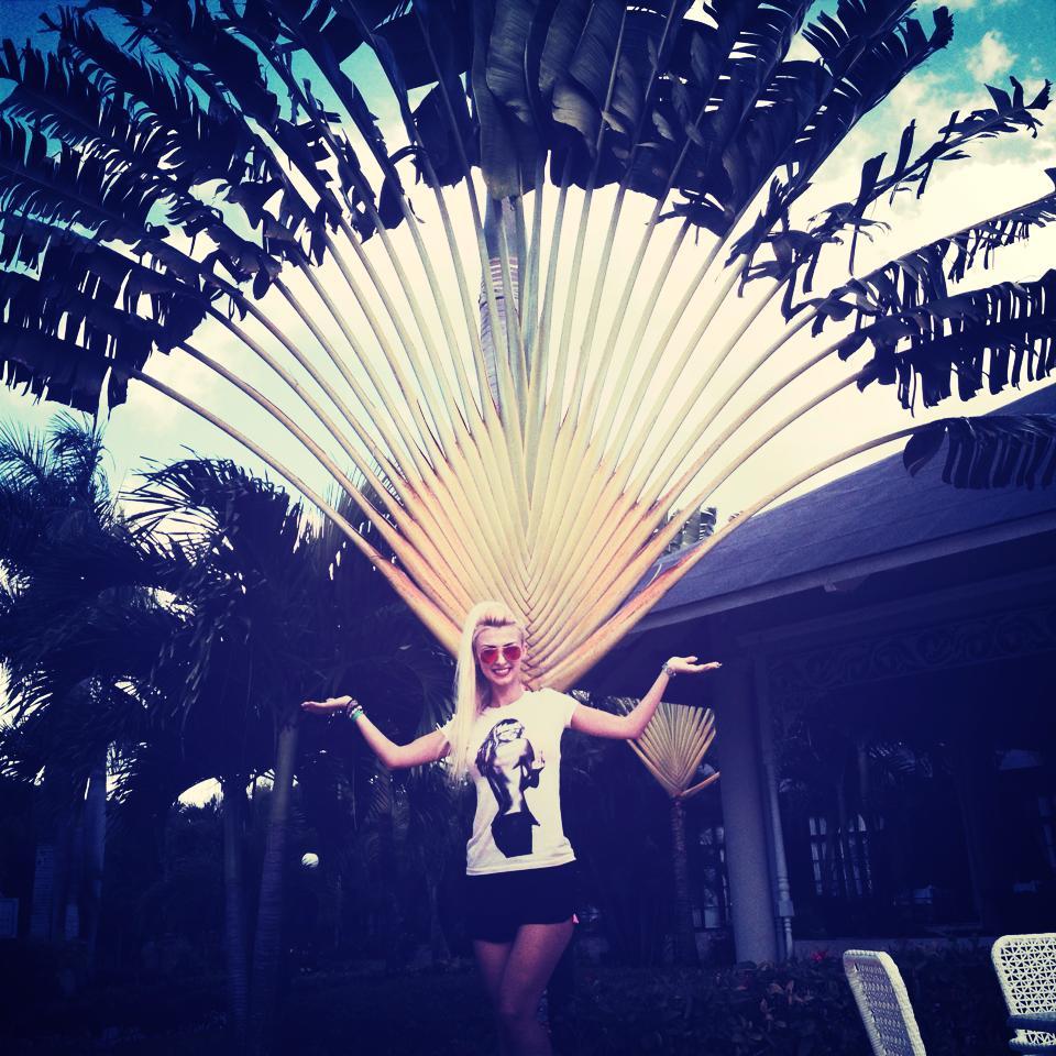 Seamănă, dar nu e! Andreea Bălan, &icirc;n rol de păuniță!