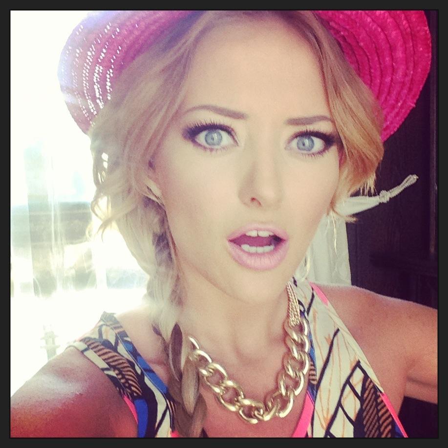 VIDEO! Aşa arată Delia c&acirc;nd inoată: Imagini subacvatice, din Thailanda