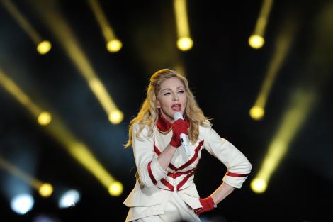 Un nou accident la schi, printre vedete: Madonna, victima zăpezii