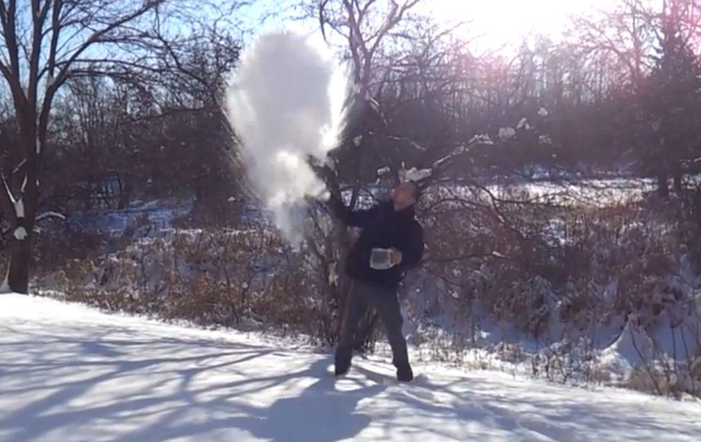 Americanii au descoperit cum se poate face zăpadă din apă fierbinte!